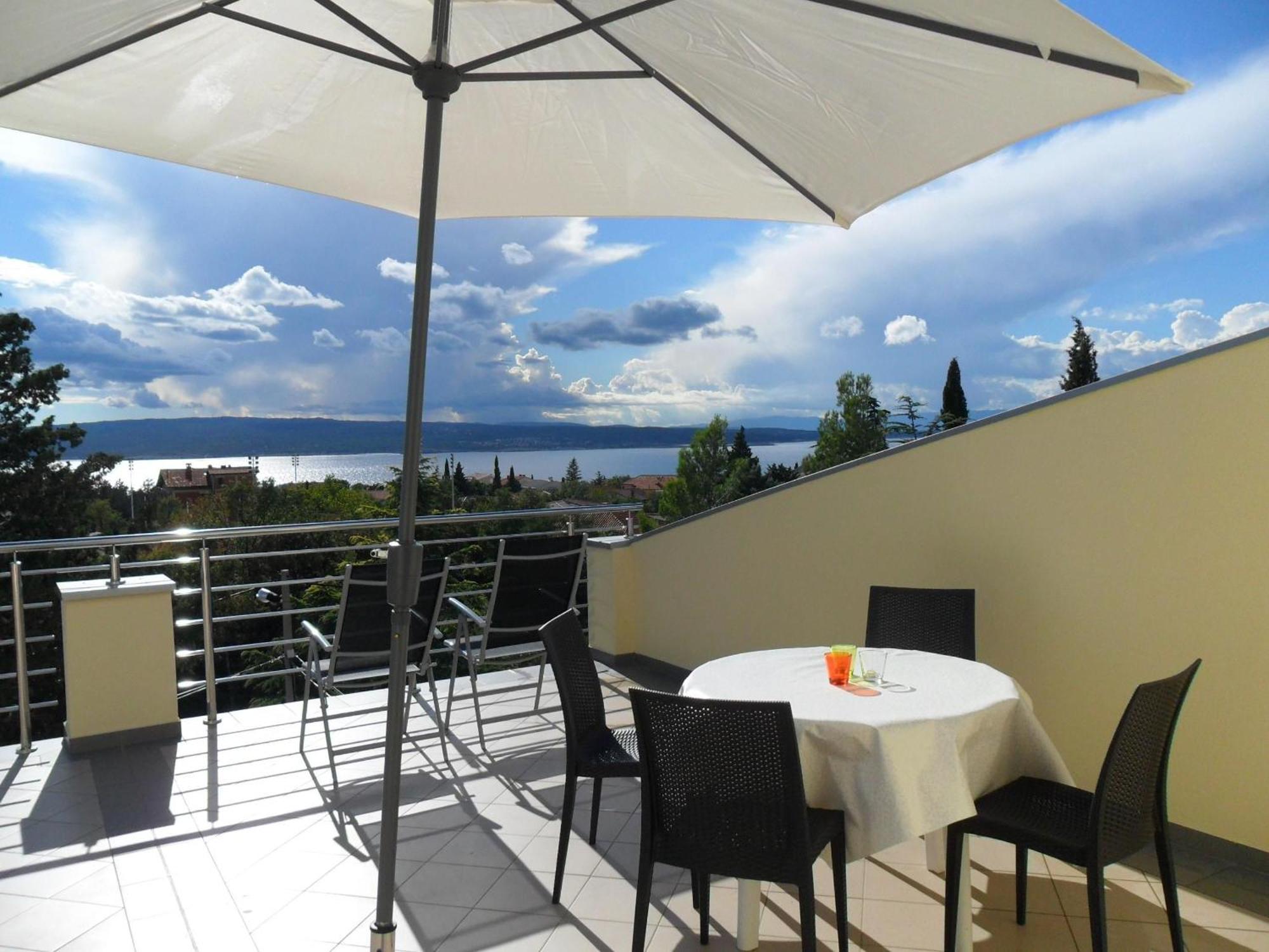 Aquamarine Mit Grosser Terrasse Apartament